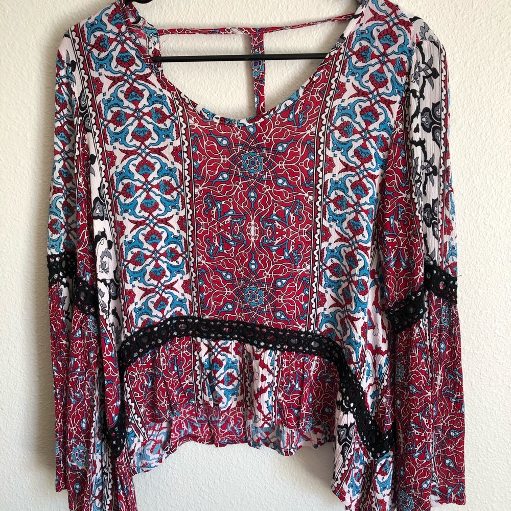 Multicolor long sleeve with detailed back